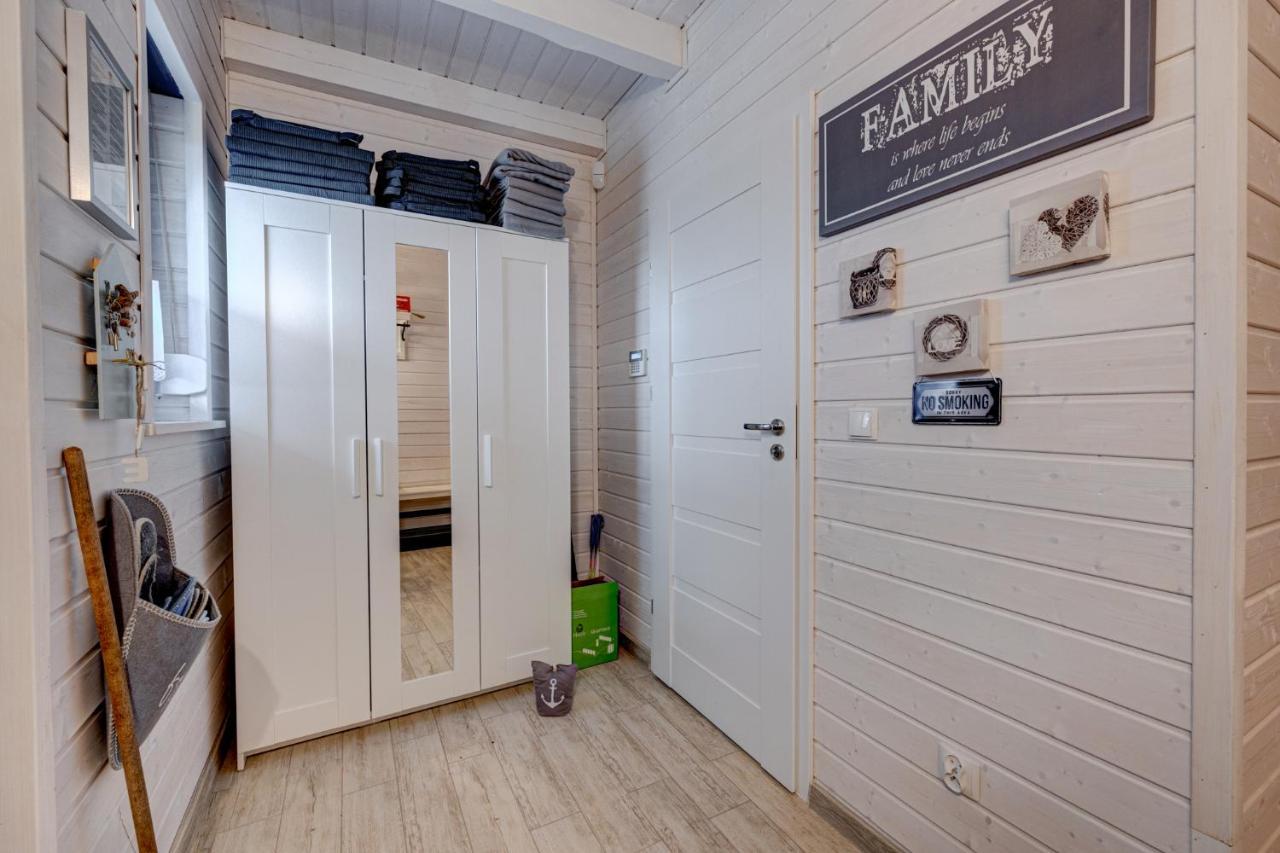 Dom Wakacyjny Baltic Home & Dom Baltic Home Garden Inn Zastan エクステリア 写真