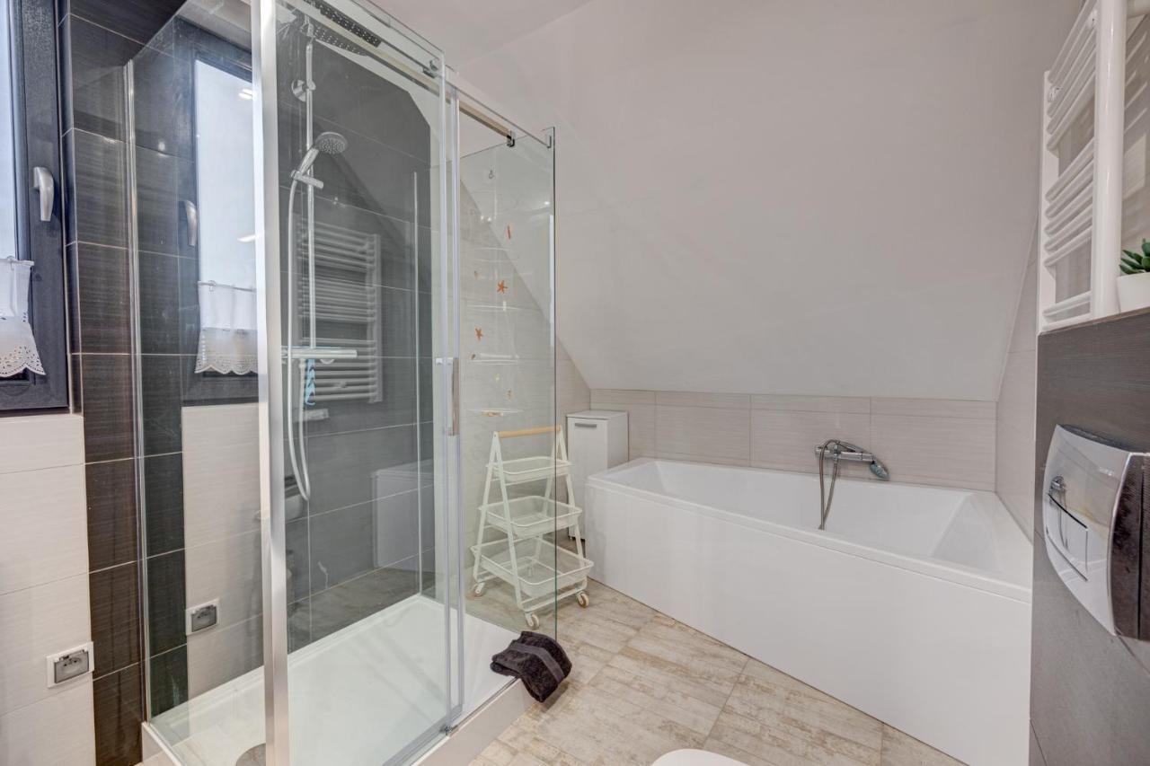 Dom Wakacyjny Baltic Home & Dom Baltic Home Garden Inn Zastan エクステリア 写真