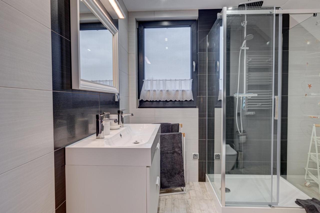 Dom Wakacyjny Baltic Home & Dom Baltic Home Garden Inn Zastan エクステリア 写真