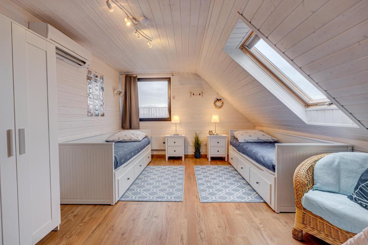 Dom Wakacyjny Baltic Home & Dom Baltic Home Garden Inn Zastan エクステリア 写真