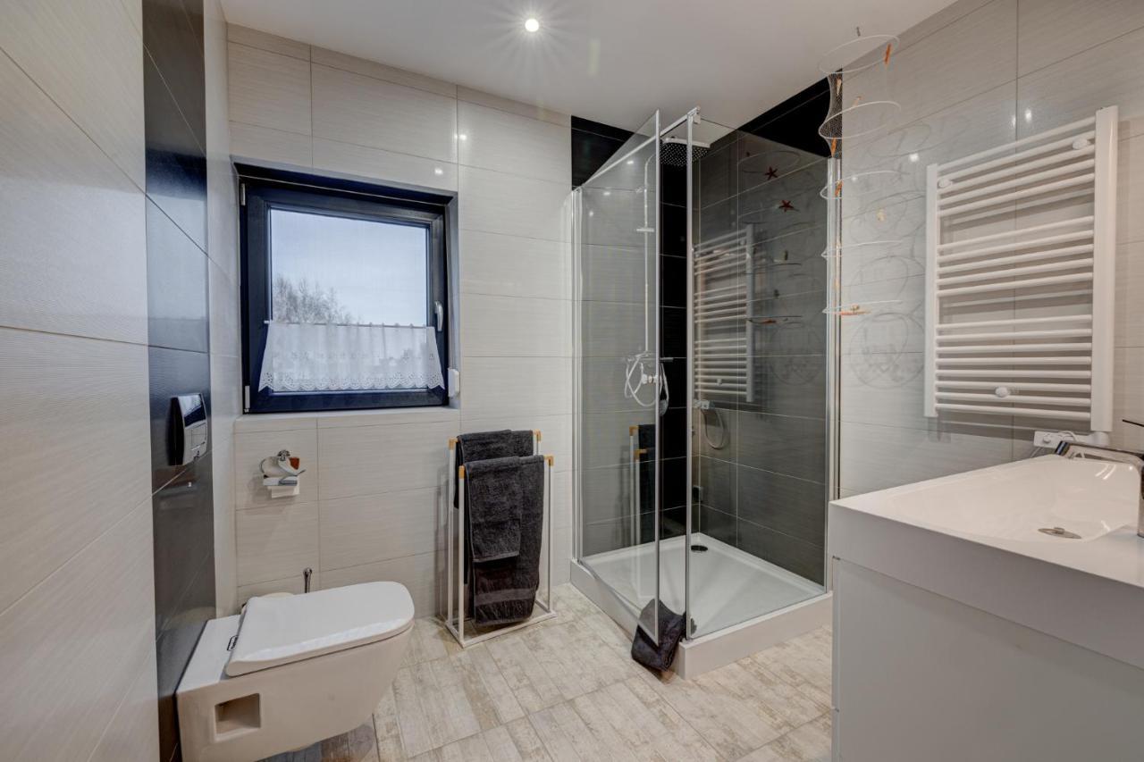 Dom Wakacyjny Baltic Home & Dom Baltic Home Garden Inn Zastan エクステリア 写真